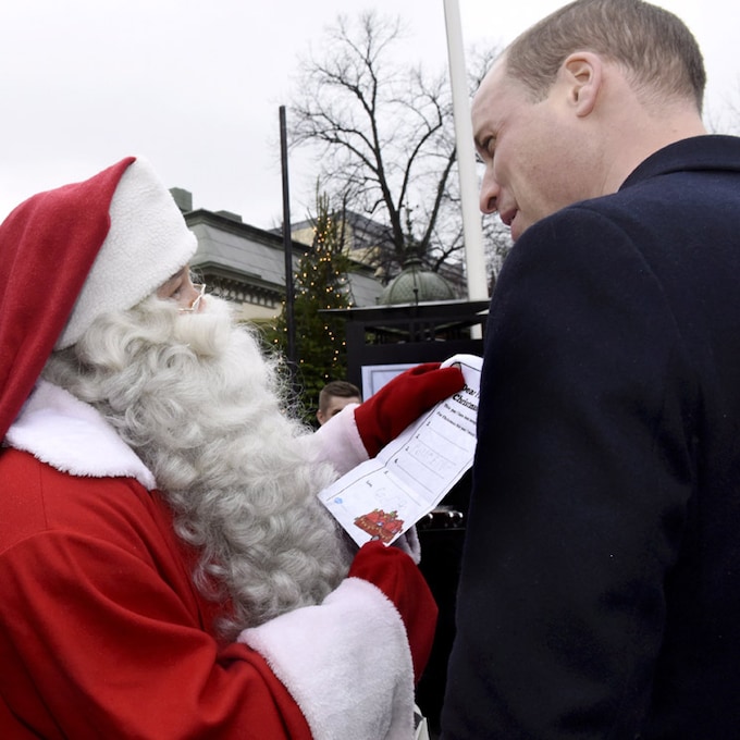 ¡Misión en Finlandia! El príncipe Guillermo entrega a Papá Noel la carta de George