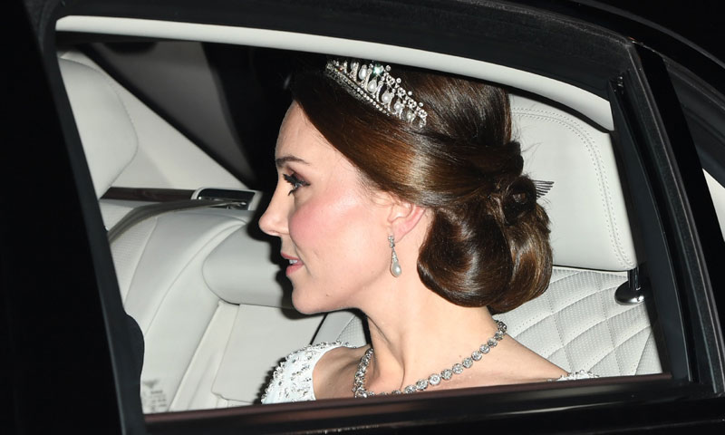 La Duquesa de Cambridge brilla con la tiara favorita de Diana de Gales