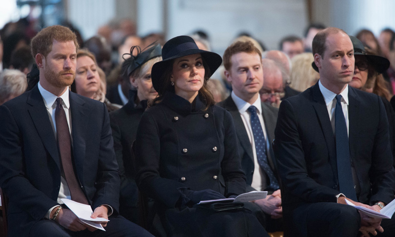 Los Duques de Cambridge y el príncipe Harry, en el emotivo homenaje a las víctimas del incendio de Londres