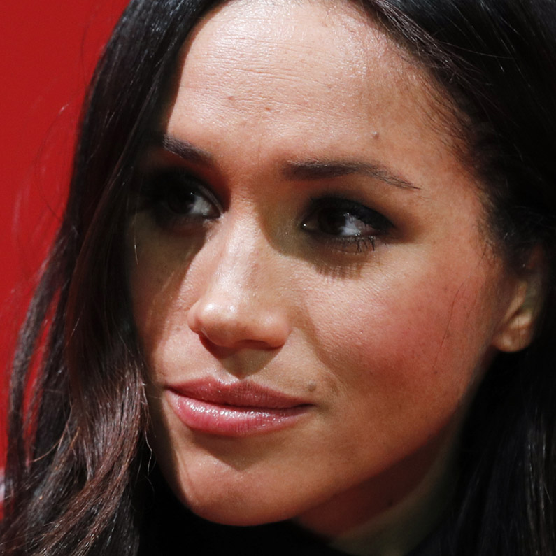 Resurge la foto de la graduación de Meghan Markle, ¡y llevaba una tiara!