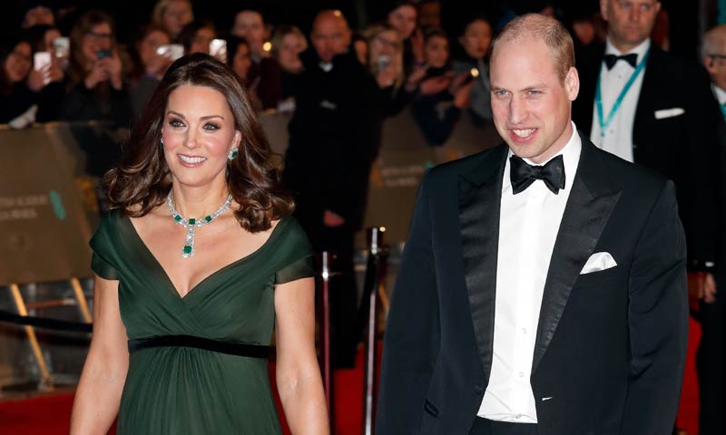 El embarazo de la Duquesa de Cambridge brilla en la alfombra roja de los Bafta
