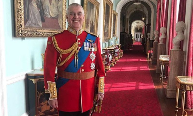¿Eugenia de York rompía el protocolo con esta foto de Andrés de Inglaterra?