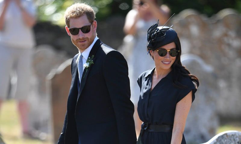 meghan markle y el príncipe harry, juntos en la boda de charlie van