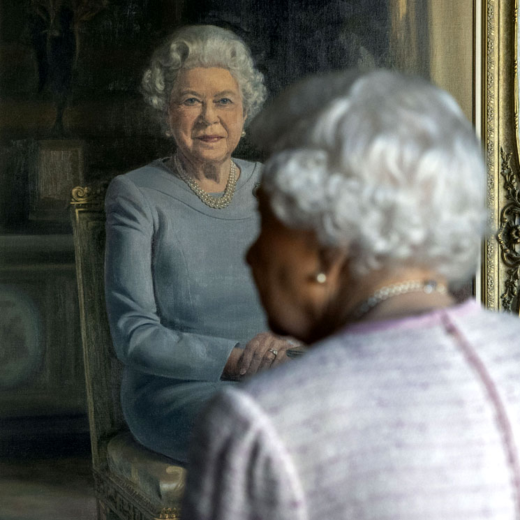 El detalle que hemos podido conocer con el nuevo retrato de Isabel II