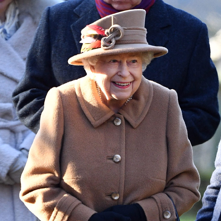 Isabel II pone al mal tiempo buena cara tras el aparatoso accidente del Duque de Edimburgo