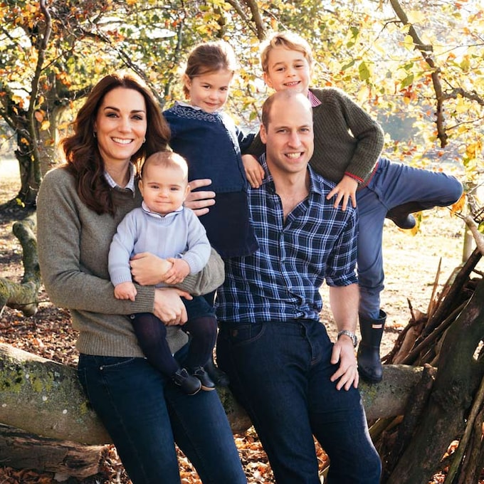 Anne Hathaway sigue con su hijo el ejemplo de los Duques de Cambridge 