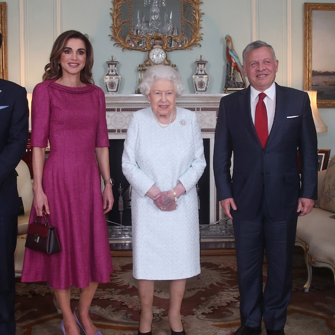 Doña Letizia, 'invitada inesperada' en el encuentro entre Isabel II y Rania de Jordania