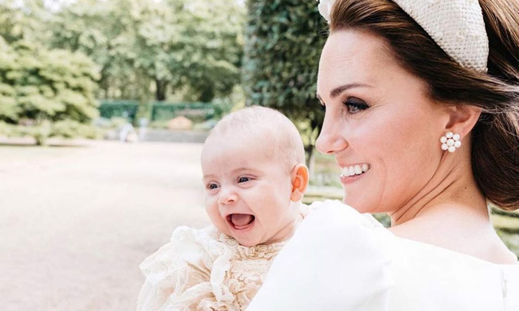 El príncipe Louis de Cambridge cumple un año: así ha crecido el benjamín de la familia