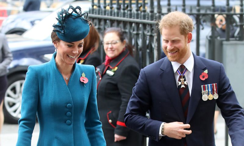El príncipe Harry da la sorpresa y acompaña a su cuñada a un acto justo antes de ser papá