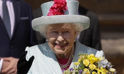 Isabel II, encantada con el actor que dará vida a su hijo Carlos en 'The Crown'