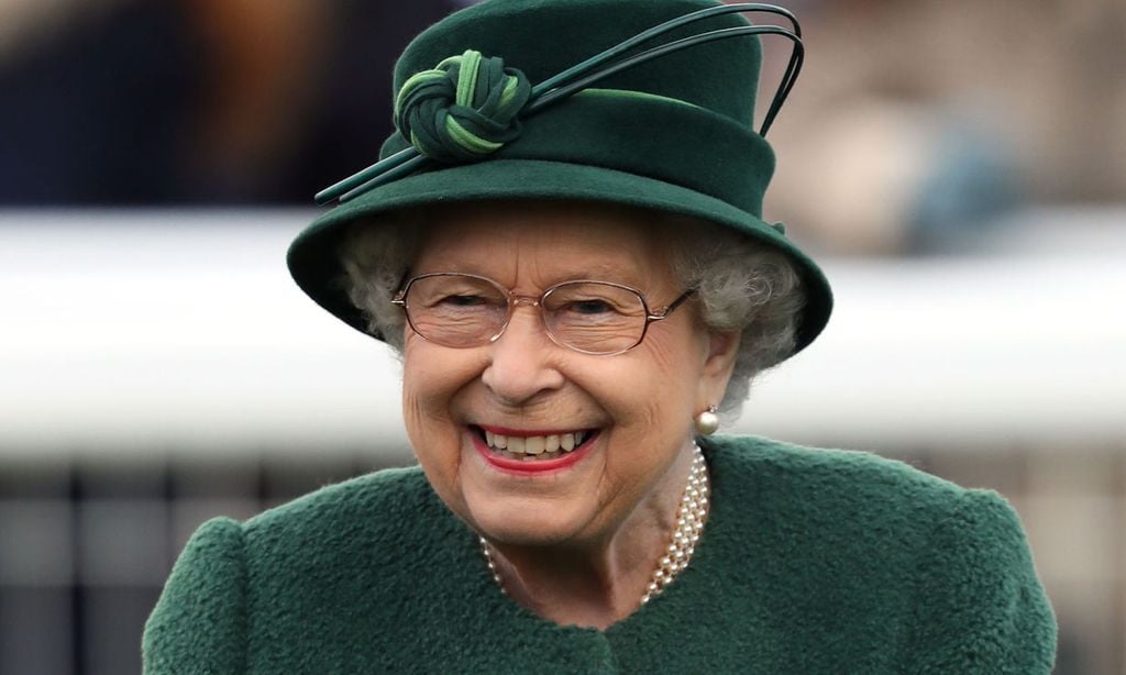 Oferta de empleo: se busca director de redes sociales para la reina Isabel II