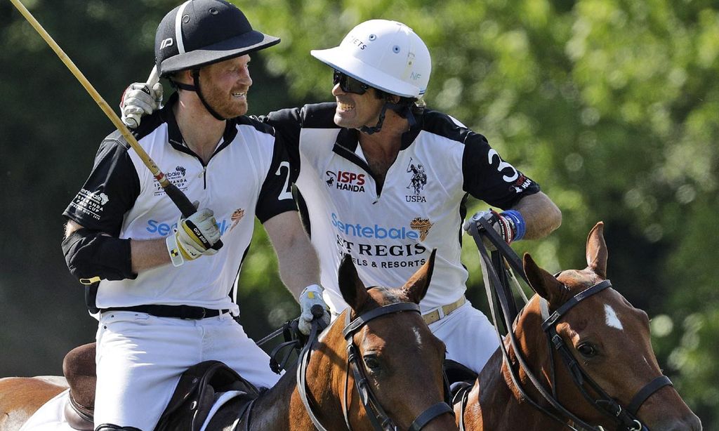 Nacho Figueras, gran amigo del príncipe Harry, le defiende de las críticas por separarse del pequeño Archie