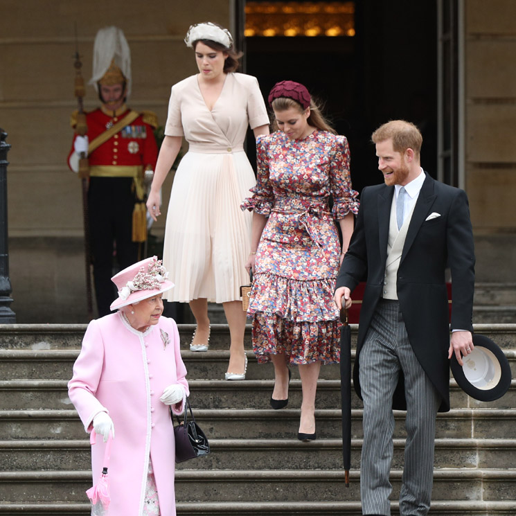 Isabel II de Inglaterra celebra junto al príncipe Harry, pero sin Meghan, la fiesta en el jardín de Buckingham