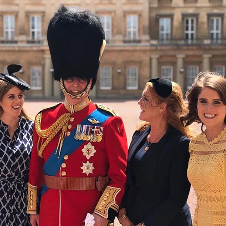 Los duques de York, juntos y muy bien avenidos en un acto militar