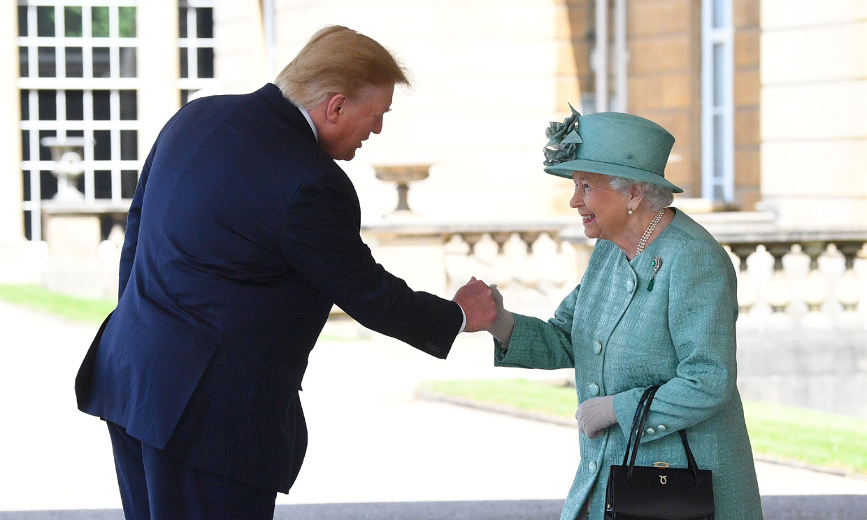 Trump, recibido por Isabel II en Buckingham tras sus comentadas declaraciones sobre Meghan Markle