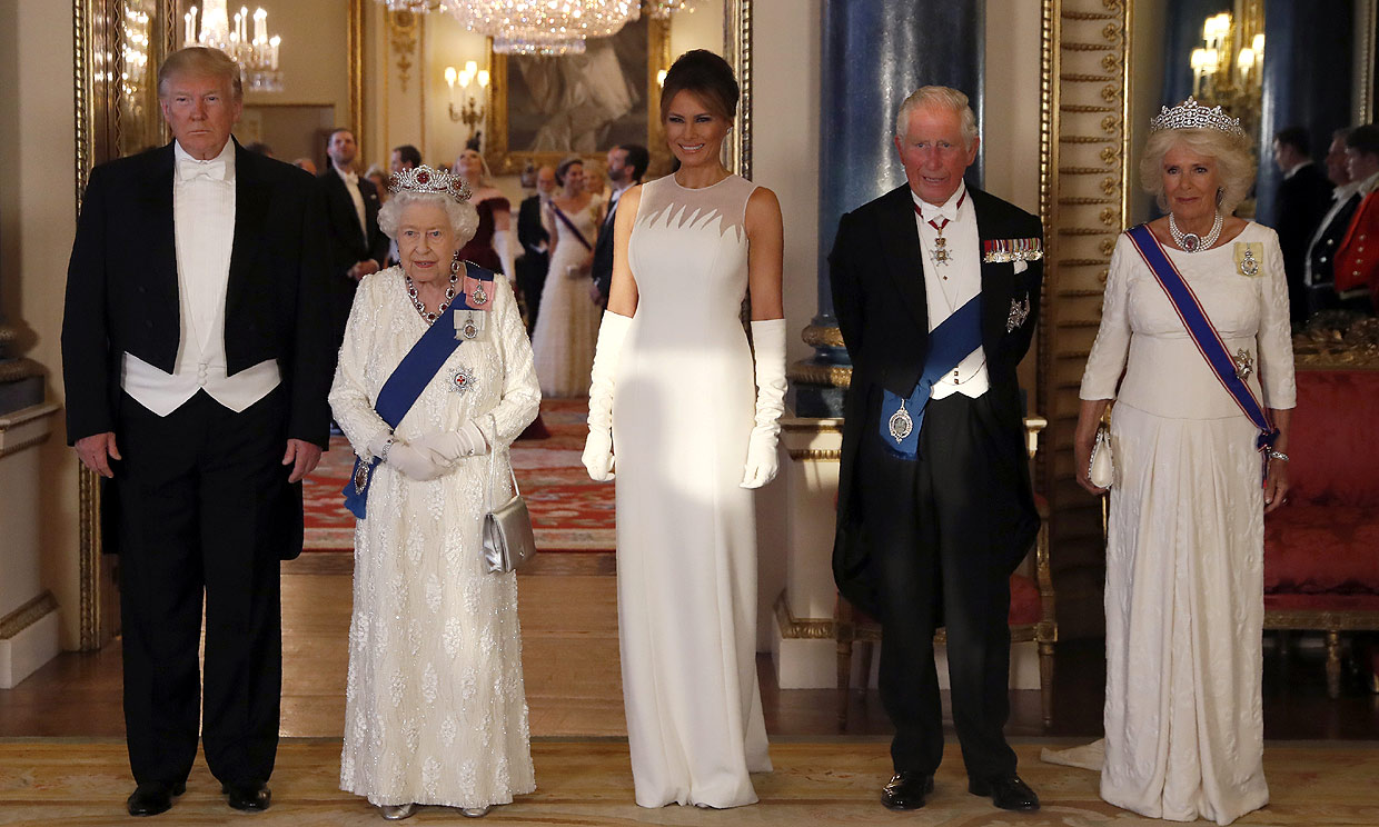 Isabel II abre las puertas del palacio de Buckingham a la familia Trump