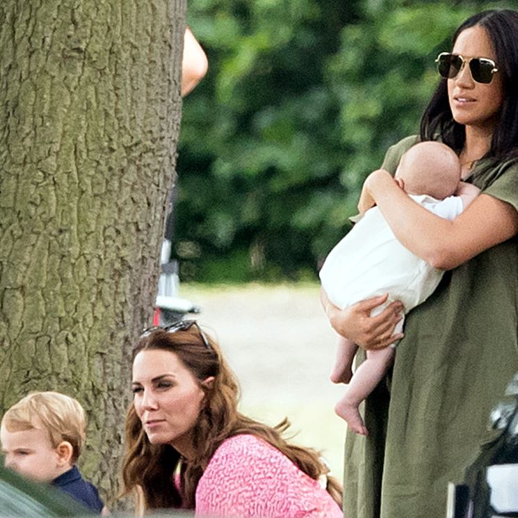 ¡Animando a papá! La Duquesa de Sussex se lleva a Archie con sus primos a un partido de polo