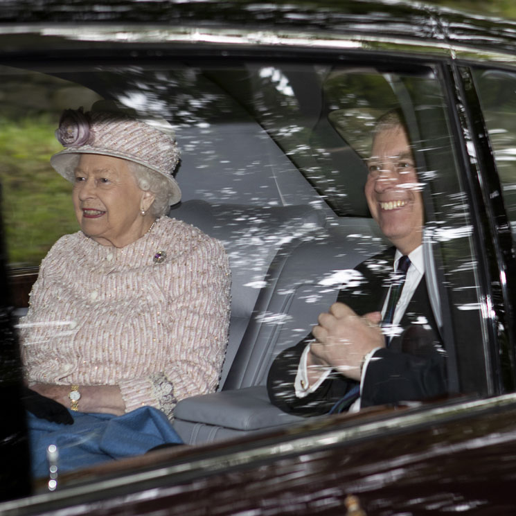 El príncipe Andrés y Sarah Ferguson visitan a la reina Isabel en Balmoral (y no han sido los únicos)
