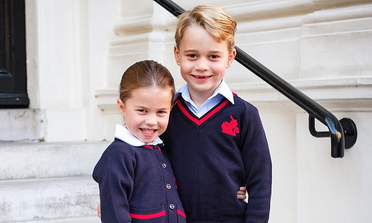 George y Charlotte de Cambridge, sonrientes y unidos en su primer día de colegio