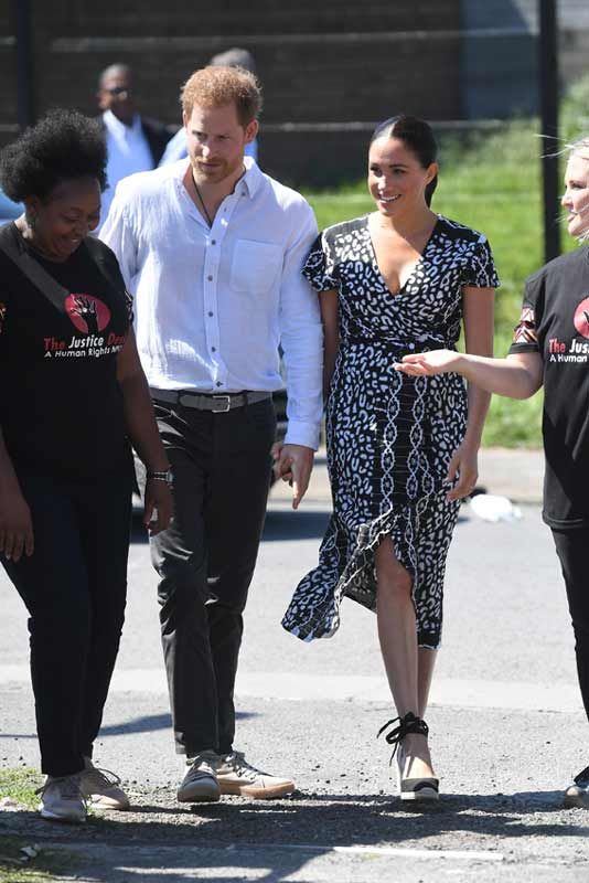 LOS DUQUES DE SUSSEX DE GIRA POR AFRICA DEL 23 DE SEPT. AL 3 DE OCTUBRE - Página 5 Meghan-gtresz-z