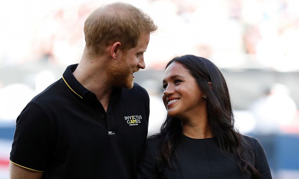 El príncipe Harry hace de cartero con un emotivo mensaje de Meghan