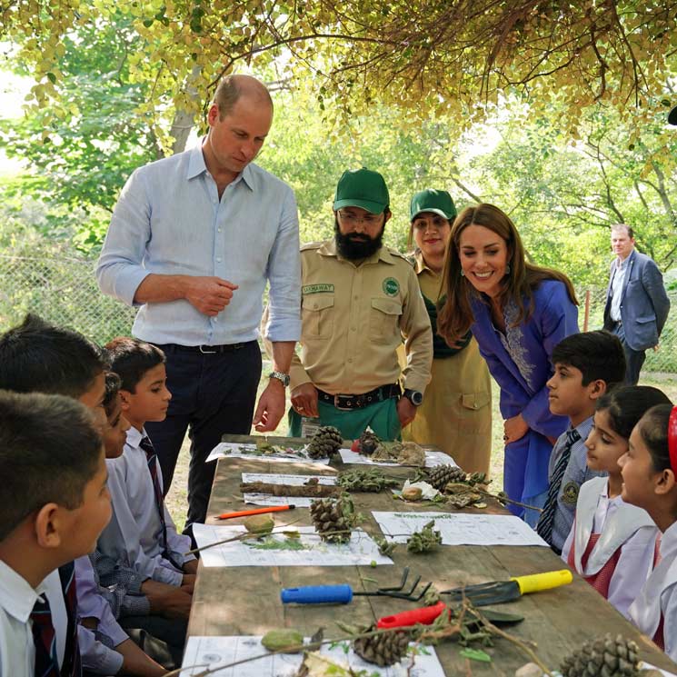 El duque de Cambridge recuerda a su madre durante su visita a Pakistán