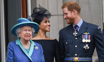 La reina Isabel II retira de Palacio la foto de Harry y Meghan 