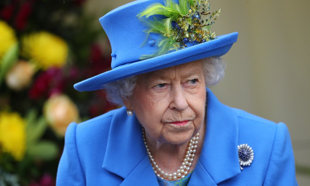La reina Isabel II exclamÃ³: 'Â¡EstÃ¡s despedida!' tras ser vÃ­ctima de esta  inocentada