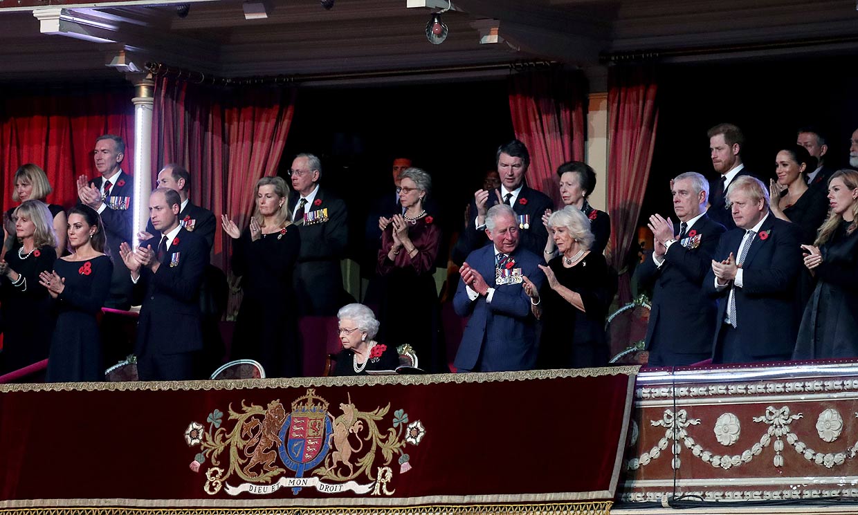 La razón por la que los duques de Cambridge y los de Sussex se sentaron tan alejados en el Festival del Recuerdo