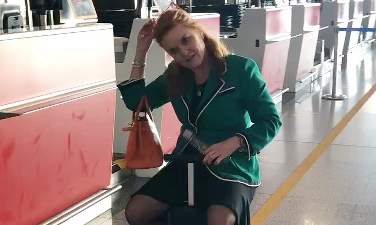 ¡Motorizada! Sarah Ferguson tiene la herramienta perfecta para el viajero cansado