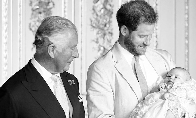 Carlos de Inglaterra, el príncipe Harry y Archie 