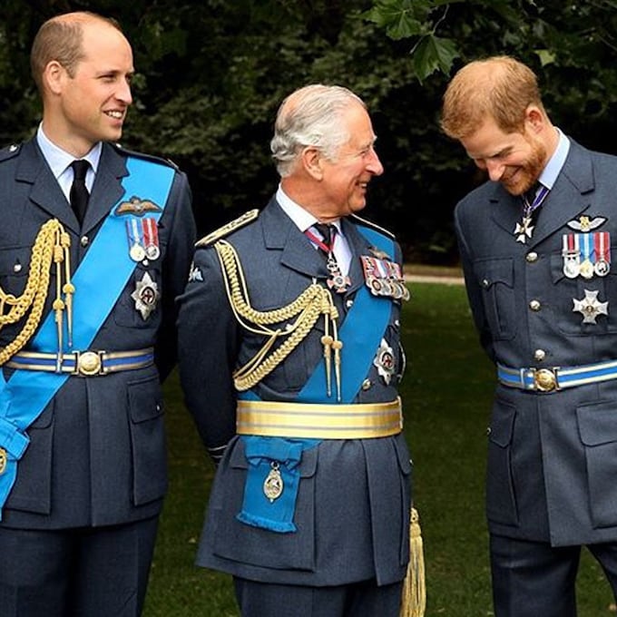 ¿Es esta la imagen de la reconciliación del príncipe Guillermo y el príncipe Harry?