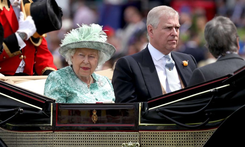 La Reina Isabel y el príncipe Andrés