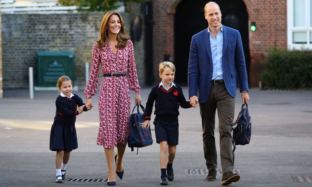 Duques de Cambridge con George y Charlotte