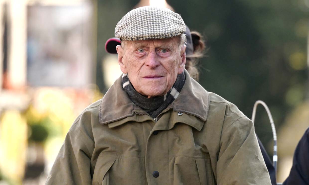 El duque de Edimburgo hospitalizado, a los 98 años, mientras Isabel II llega en solitario a Sandringham