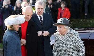 Primeras imágenes de Isabel II, acompañada por el príncipe Andrés, tras el acuerdo con Harry y Meghan