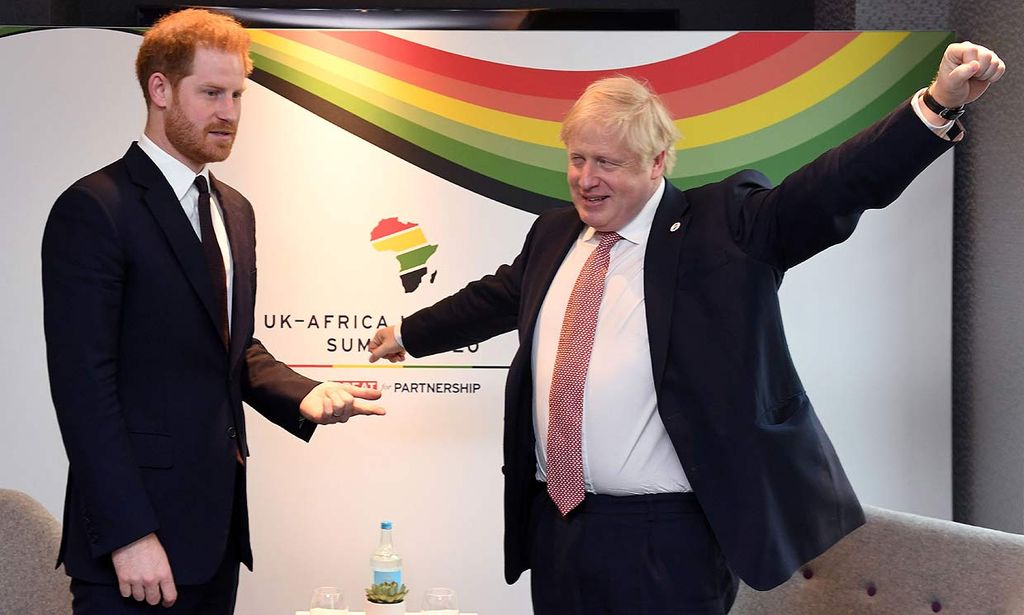 El príncipe Harry se reúne con un expresivo Boris Johnson en su ¿último? acto antes de partir a Canadá