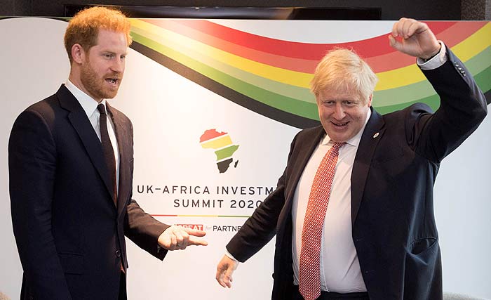 El príncipe Harry se reúne con un expresivo Boris Johnson en su ¿último? acto antes de partir a Canadá