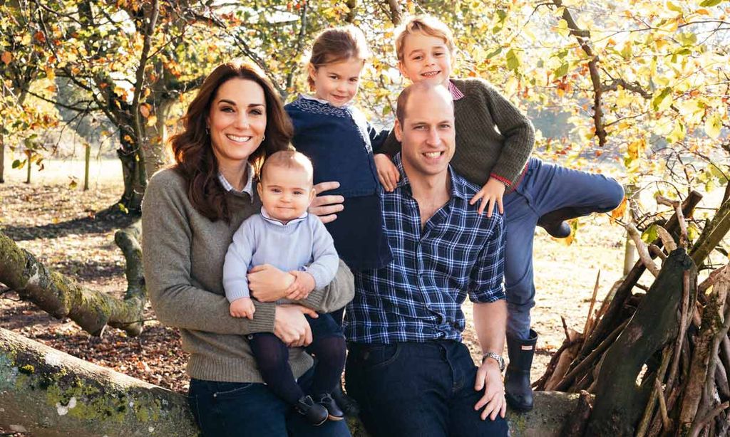 George, Charlotte y Louis de Cambridge hacen un 'cameo' en la última campaña de sus padres