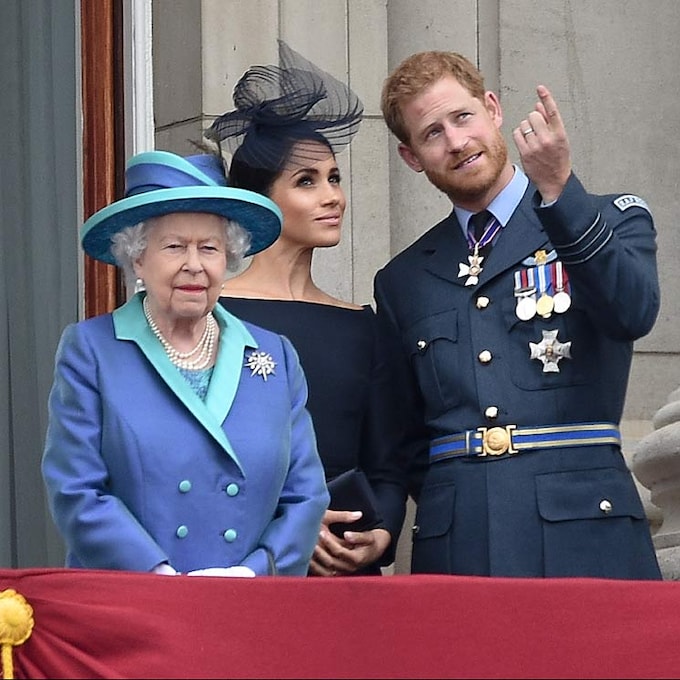 La Reina pide a los duques de Sussex un paréntesis en su nueva vida para asistir a un importante acto