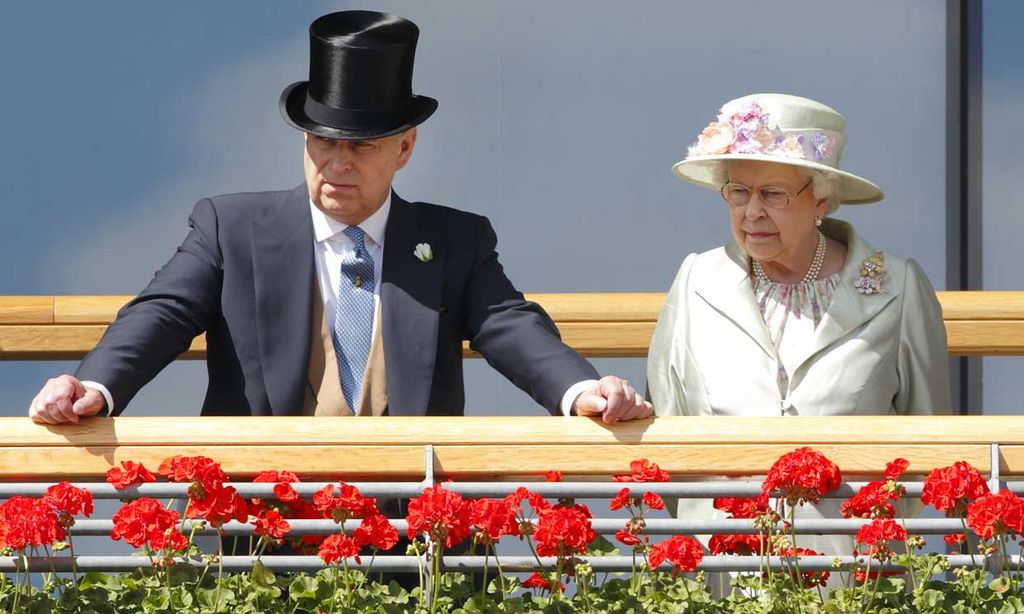 Asediado por las polémicas, pero con felicitaciones de la Reina y su ex: el príncipe Andrés cumple 60 años