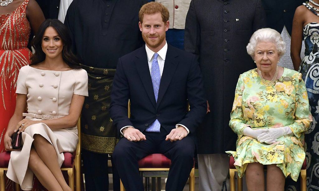 Isabel II escenifica su 'reconciliación' con los duques de Sussex