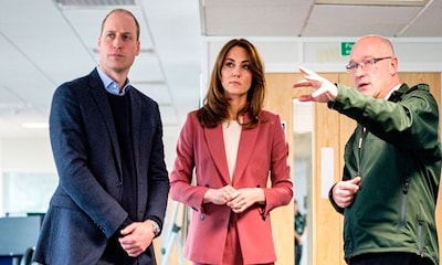 Los duques de Cambridge visitan el centro de emergencias entre medidas de precaución