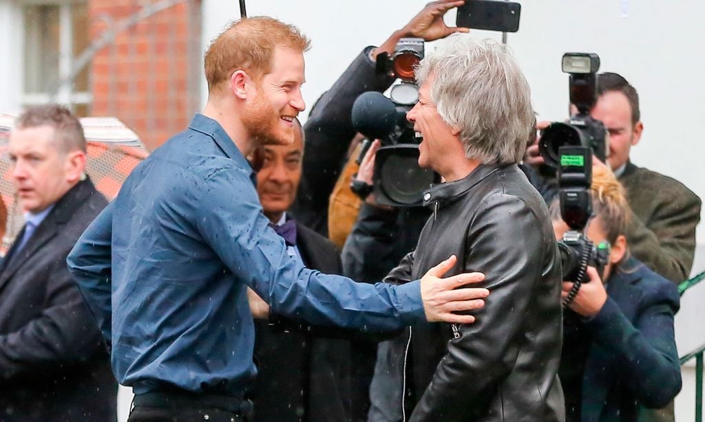 Ya puedes escuchar la canción del príncipe Harry con Bon Jovi