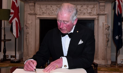 El príncipe Carlos pone fin a su aislamiento, días después de dar positivo en coronavirus