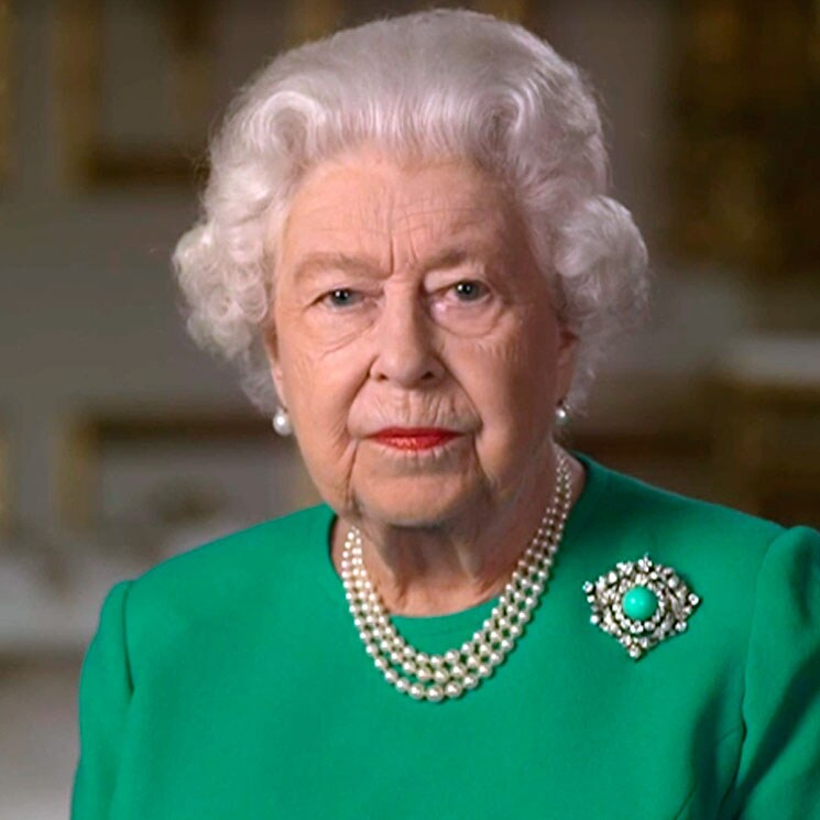 El color de la esperanza y un broche con historia: los detalles del discurso histórico de Isabel II