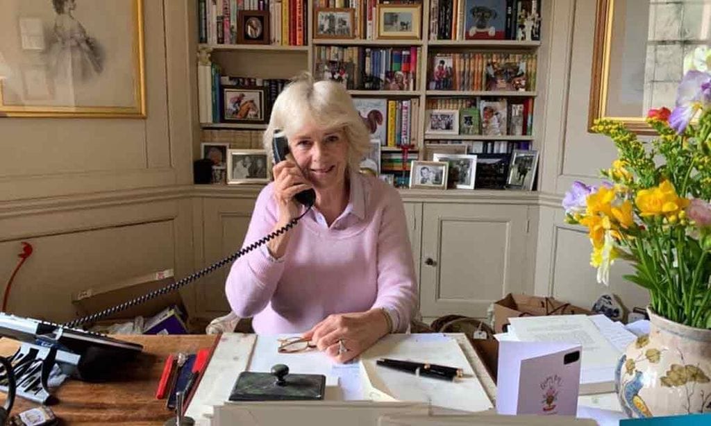 ¿Ves las figuritas de papel de la Familia Real? El despacho de Camilla de Cornualles, al detalle