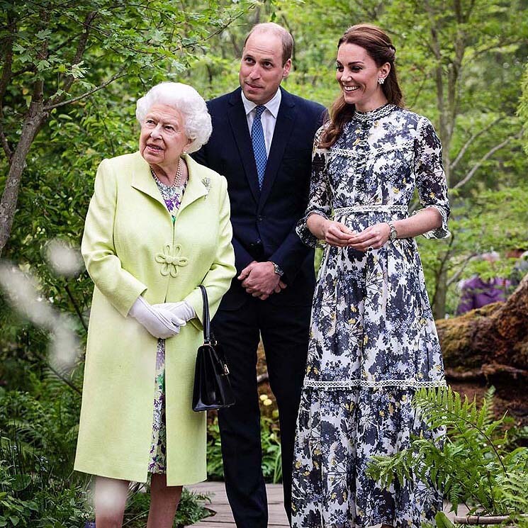 Los duques de Cambridge y el príncipe Carlos felicitan a la Reina con las imágenes más entrañables