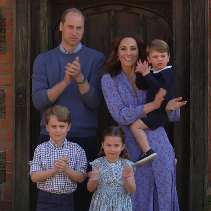 Los duques de Cambridge y sus tres hijos aparecen, por sorpresa, en un programa de televisión