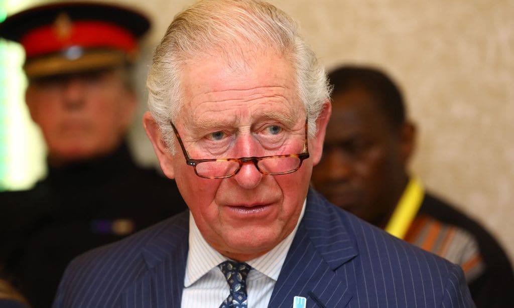 Carlos de Inglaterra dice adiós a su tutor de galés, al que recordarás por 'The Crown'